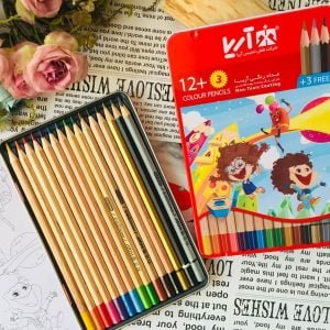 مداد رنگی 12+3 رنگ جعبه فلزی یک مدادرنگی 12 رنگ با 3 رنگ اضافه است که کیفیتی فوق العاده و عالی دارد.