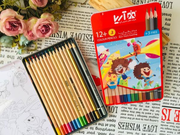 مداد رنگی 12+3 رنگ جعبه فلزی یک مدادرنگی 12 رنگ با 3 رنگ اضافه است که کیفیتی فوق العاده و عالی دارد.