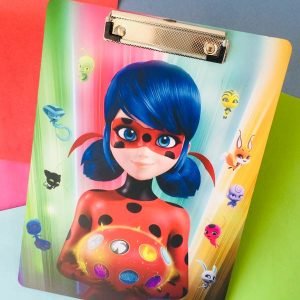 تخته شاسی فانتزی دوکاره مناسب کاغذ a4 طرح دختر کفشدوزکی - جنس ام دی اف بادوام و محکم - مناسب علاقمندان به نقاشی