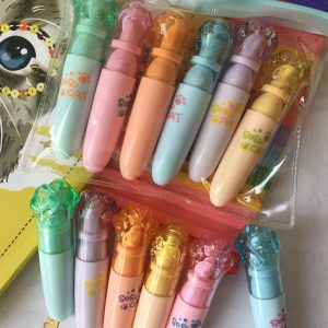 خرید ماژیک هایلایتر فانتزی علامت گذار طرح پنجه گربه مجموعه 6 عددی با قیمت ارزان و ارسال فوری ار سایت دلسا لوازم تحریر فانتری - مناسب برای دانش آموزان دختر و پسر و همینطور دانش آموزان پایه ششم تا پایه هفتم