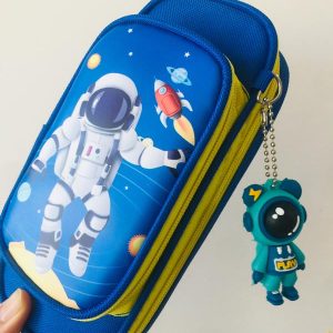 خرید جامدادی پسرانه طرح فضانورد جنس برزنتی - دو زیپ و جادار-سایز بزرگ - جامدادی پسرانه - قیمت ارزان - دانش آموزان پسر - پایه ابتدایی- پایه هفتم-پایه هشتم - ست لوازم تحریر پسرانه - لوازم تحریر پسرانه