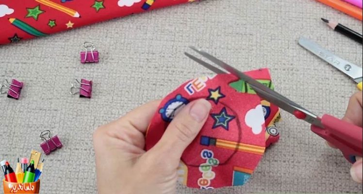 در این مقاله نحوه ساخت جامدادی زیپی و استوانه ای آموزش داده می شود.