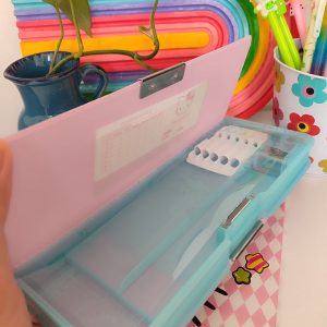 جامدادی آهنربایی هولوگرامی طرح کیتی دارای استند نگهدارنده نوشت افزار مداد و خودکار