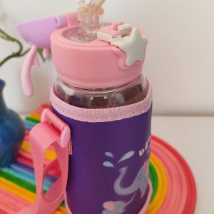 قمقمه شاخ گوزنی سیلیکونی دارای بند و نی و درب ضد چکه - دارای کیف طرح دار به رنگ بنفش