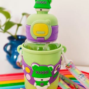 قمقمه فانتزی خرسی برند خارجی - محافظ سیلیکونی - درب قفل دار و دکمه ای - بند دار و نی دار - عروسک دار - رنگ سبز