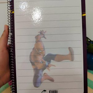 دفتر نقاشی اسپایدر من سایز بزرگ رحلی - پشت جلد وایت برد دارد.