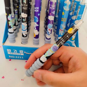 اتود فانتزی طرح فضانورد و کهکشانی