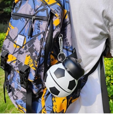 قمقمه پسرانه فوتبالی - رنگ آبی برای استقلالی ها - جنس سیلیکونی - قابل حمل آسان