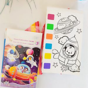 دفتر رنگ آمیزی آبرنگی طرح فضانورد و کهکشان و سیارات منظومه شمسی