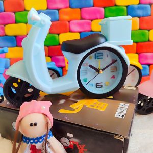 عکس ساعت رومیزی پسرانه مدل موتور - رنگ آبی آسمانی