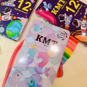مداد رنگی 12 رنگ جعبه فلزی KMT در دو طرح دخترانه و پسرانه مناسب هدیه و مدرسه