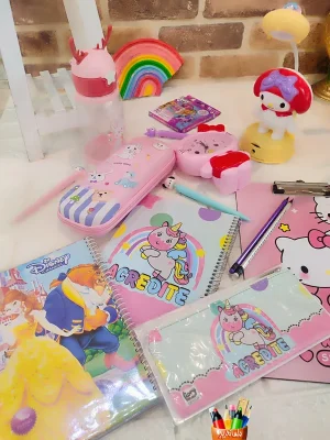 مجموعه کامل لوازم‌تحریر مورد نیاز کلاس چهارم دبستان با تم صورتی و دخترانه