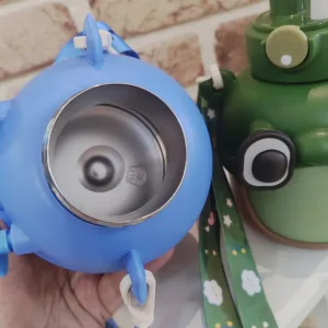 نمای داخلی قمقمه استیل دوجداره برای مشاهده جنس و کیفیت مواد