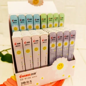 نوک اتود 0.5 2B کره‌ای در کنار مداد نوکی